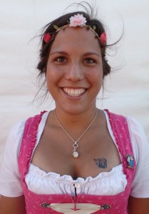 Sehr beliebt bei klein und groß: die Klebe-Tattoos; hier die Sängerin Vanessa (22) aus Niederaudorf.