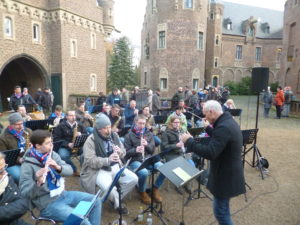 Weihnachtskonzert im Innenhof des Schlosses Paffendorf. Bild Günter Becker